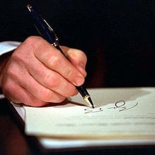 PRESIDENT BUSH PARTICIPATES IN A SIGNING CEREMONY TO NOMINATE HIS CABINET SECRETARIES. INCLUDES CLOSE-UP SHOTS OF HIS HANDS AND THE DOCUMENT WITH HIS SIGNATURE (JUMBO P19-32). STANDING BEHIND HIM ARE: SEN. MITCH MCCONNELL, SEN. TRENT LOTT, SEN. STROM THURMOND, HOUSE SPEAKER DENNIS HASTERT, VP RICHARD (DICK) CHENEY AND SEN. CHRIS DODD. PRESIDENT BUSH AND VP CHENEY TALK WITH SEN. JOSEPH LIEBERMAN AND HADDASSAH LIEBERMAN IN THE HALLWAY. PRESIDENT BUSH  AND FIRST LADY LAURA BUSH ATTEND AN INAUGURAL DAY  LUNCHEON IN STATUARY HALL.. LAURA BUSH AND GUESTS RAISE THEIR GLASSES IN A TOAST TO PRESIDENT BUSH.  HEAD TABLE PARTICIPANTS ARE:  PRESIDENT AND MRS. BUSH,  SEN. MITCH MCCONNELL AND HIS WIFE, ELAINE CHAO; VP CHENEY, LYNNE CHENEY, HOUSE SPEAKER AND MRS. DENNIS HASTERT. GUESTS INCLUDE: PRESIDENT GEORGE BUSH, BARBARA BUSH, PRESIDENT JIMMY CARTER, ROSALYNN CARTER, SEN. ALAN SIMPSON, FORMER VICE PRESIDENT DAN QUAYLE, SEN. TED KENNEDY, CORETTA SCOTT KING, SEC. COLIN POWELL,  PRESIDENT BUSH GREETS SEN. ORRIN HATCH (JUMBO P29-25). HE ALSO GREETS KAREN HUGHES AND HER SON. SHOWS PRESIDENT GEORGE H.W. BUSH SEATED AT THE LUNCHEON (JUMBO P29-25). DORO BUSH KOCH IS SEATED WITH HER NIECE, BARBARA BUSH. PRESIDENT BUSH LOOKS AT THE OFFICIAL U.,S. CAPITOL INAUGURAL PHOTO WHICH IS PRESENTED TO HIM AT THE LUNCH. PRESIDENT BUSH GIVES THE "THUMBS UP" (JUMBO P30-9). PRESIDENT BUSH CALLS ON REP. RICHARD GEPHARDT IN HIS OFFICE. DAN QUAYLE GREETS PHOTOGRAPHER KAREN BALLARD.
Location: U.S. CAPITOL, WASHINGTON, D.C.                                                  
Additional keywords: GIFTS                           , JUMBOS